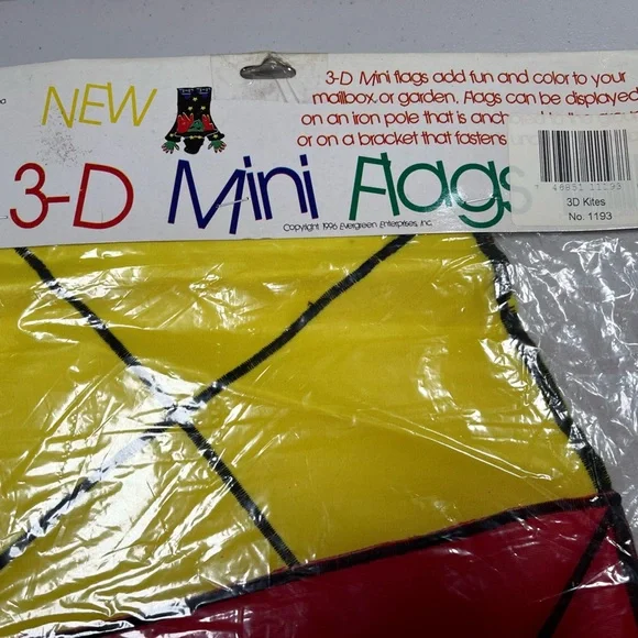 Vintage 3-D Mini Flag - kite with 3 tails. - Picture 8 of 10